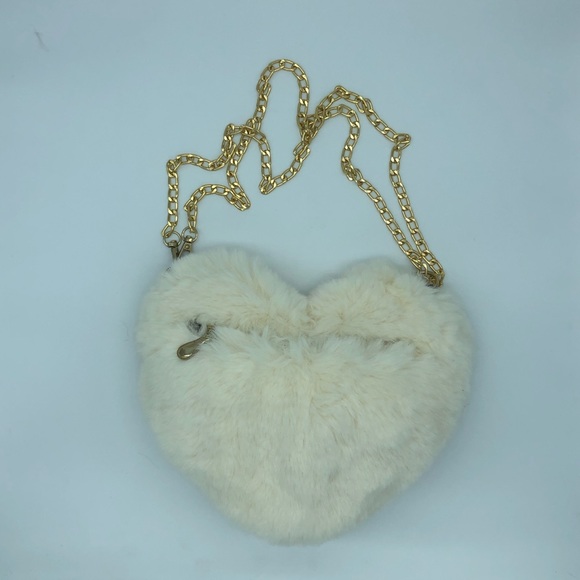 Heart Shaped Love Shape Cross Shoulder Bag! - Picture 7 of 9